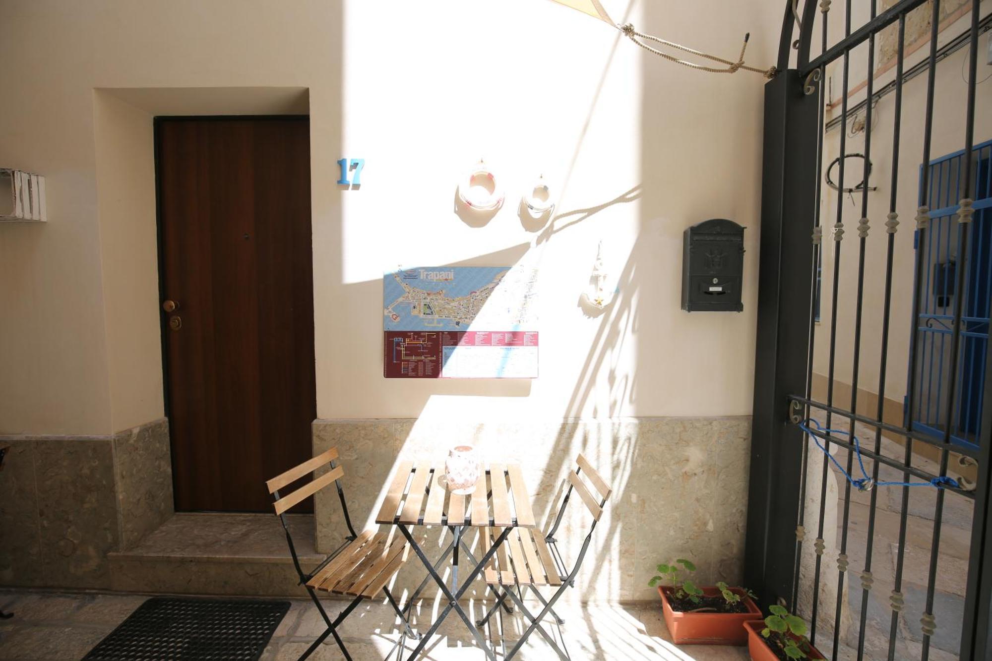 La Corte Dei Naviganti Apartment Trapani Bagian luar foto